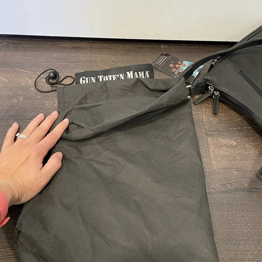 GUN TOTE'N MAMA GTM-70 new LADIES BLACK LARGE CONCEALED CARRY URBAN SHOULDER BAG